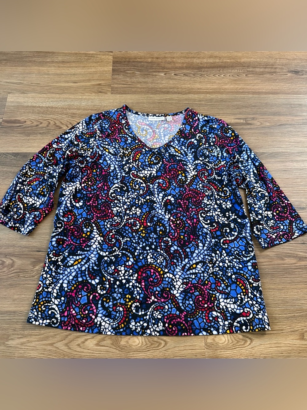 Susan Graver 3/4 Sleeve V-Neck Blouse 1X Blue Stained Glass Liquid Knit Shirt